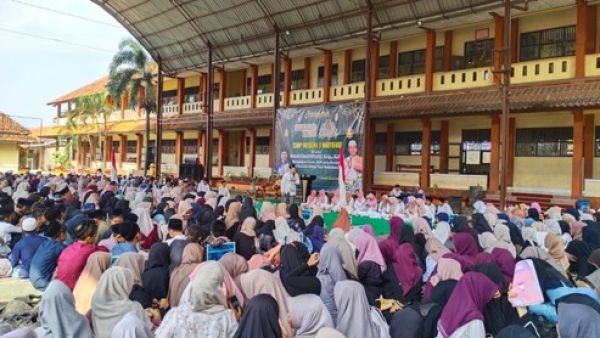 Wujudkan Peserta Didik yang Beradab, SMP Negeri 1 Mayong Peringati Maulid Nabi